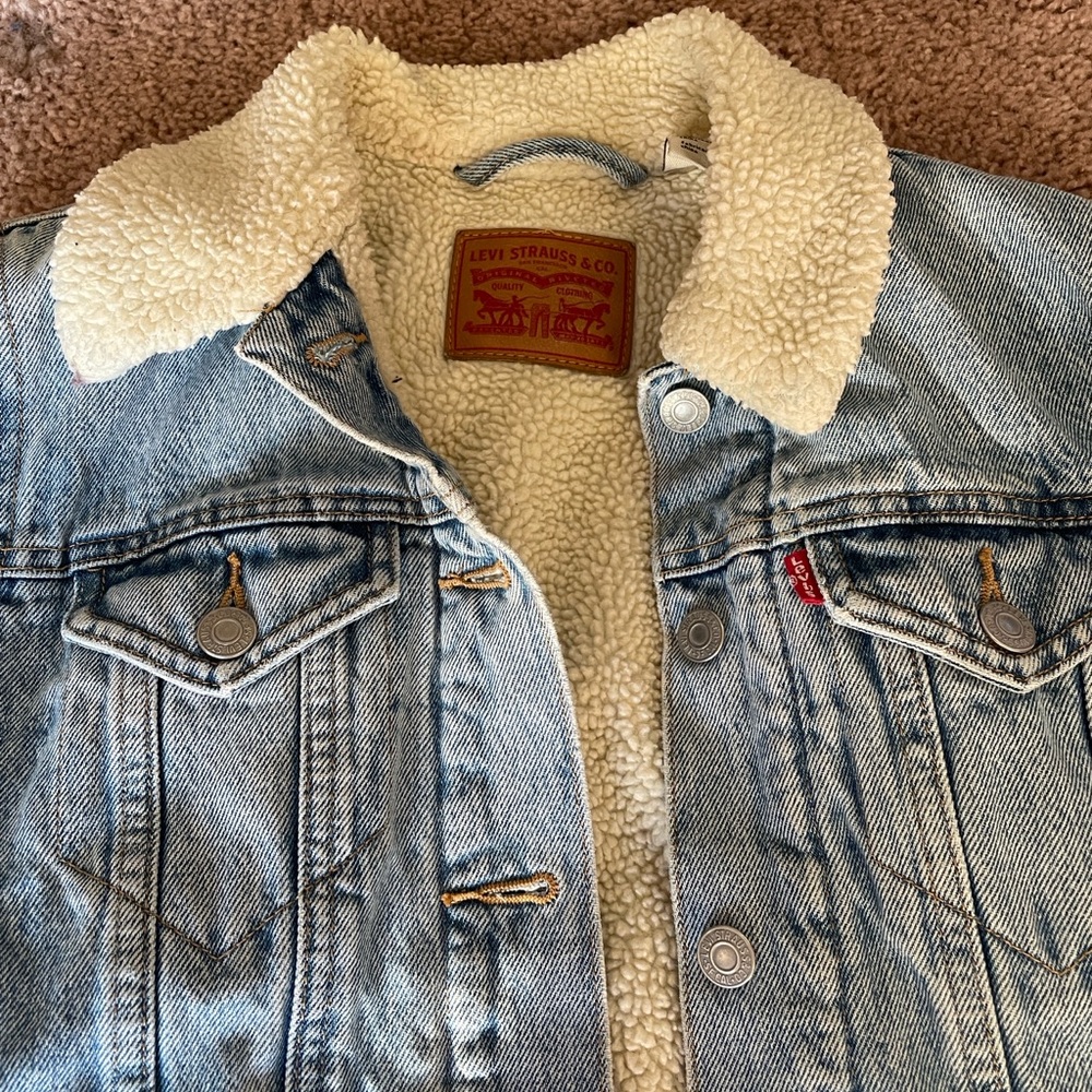 Levi's Denim Jacket with Cream Sherpa Lining - Picture 3 of 6